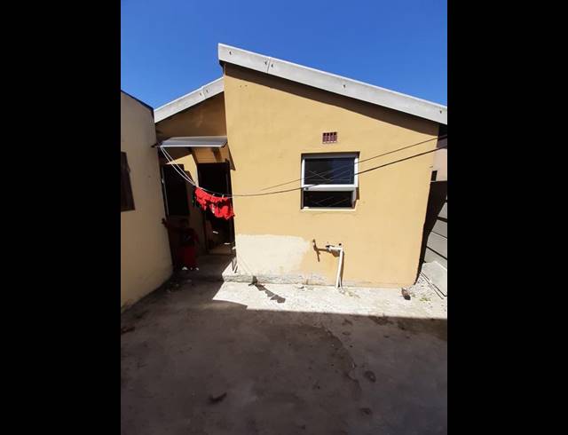 2 BEDROOM HOUSE FOR SALE IN KHAYA